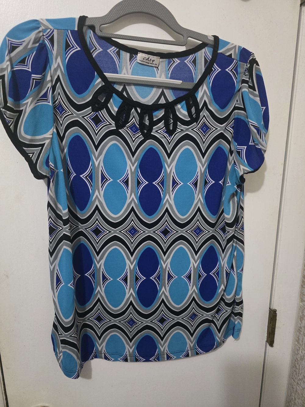 Creative Design Works CDW Abstract Pattern Cutout Blouse